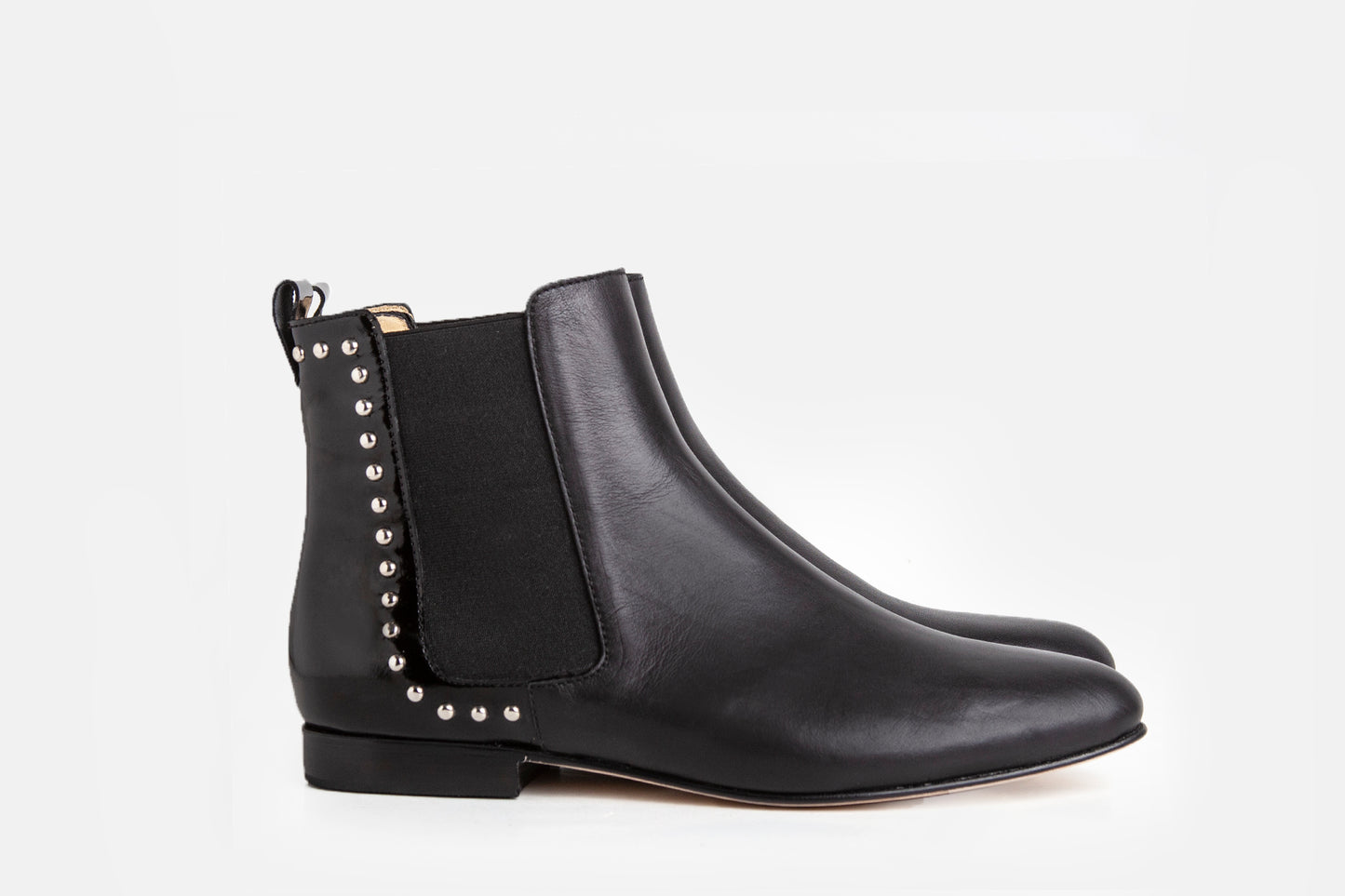 Chelsea Boot con tachas