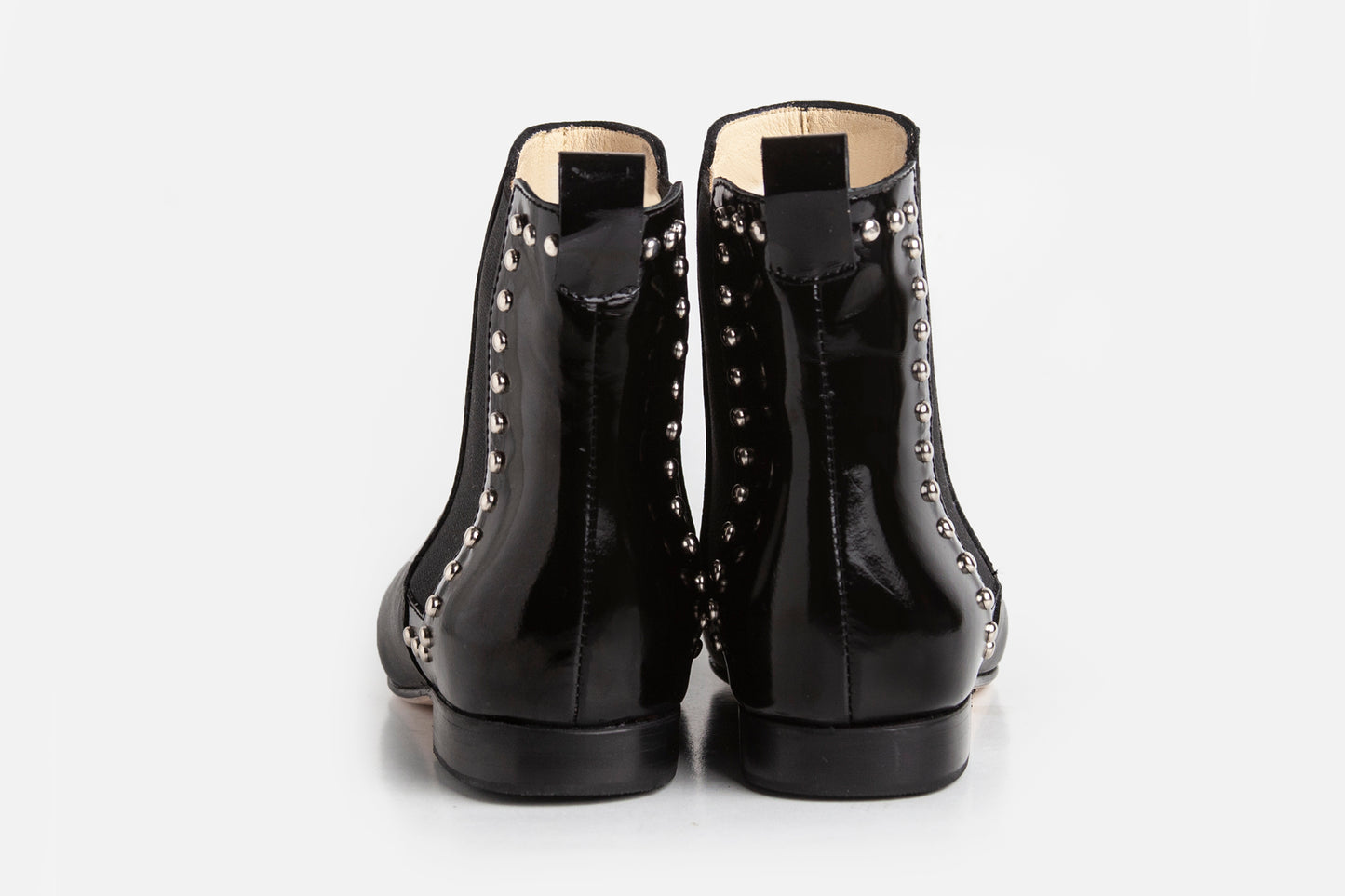Chelsea Boot con tachas